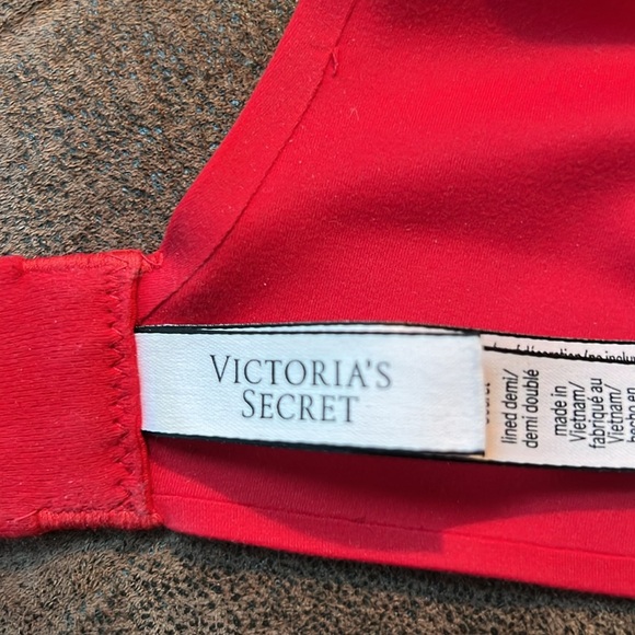 NWOT Incredible by Victoria Secret, Demi Bra, 38B. - Picture 9 of 10